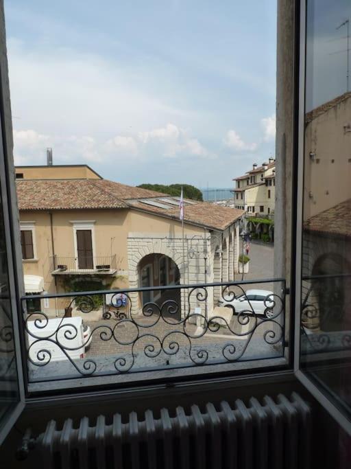 Appartamento Palazzo Del Provveditore Vista Lago Десенцано дел Гарда Екстериор снимка